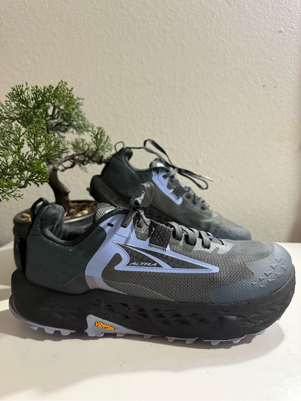 Altra Timp 5 women size 8.5  blue and Black Trail Running Shoes